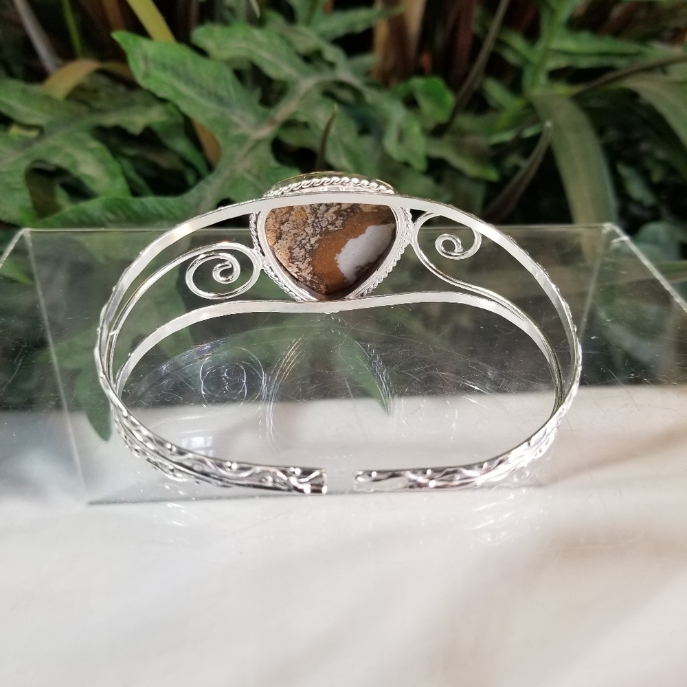 ELEGANT BRACELET NWOT - Picture 8 of 9